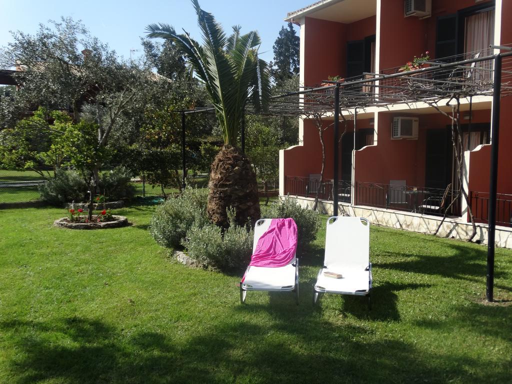 Dassia Beach Pension Exteriör bild